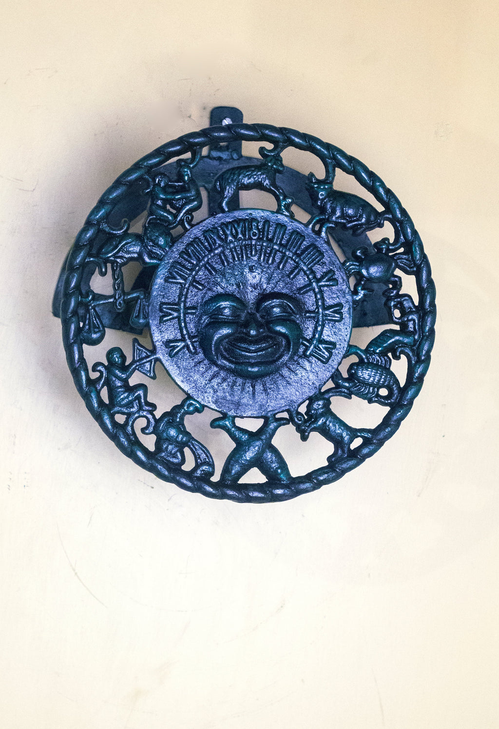 SUN FACED PIPE HANGER FOR GARDEN AND BALCONY DECOR