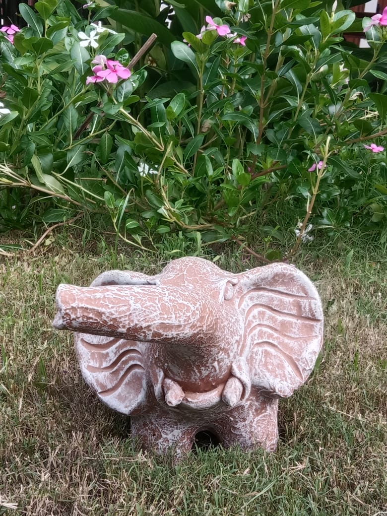 ELEPHANTS WITH TRUNK SIDE